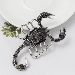 Retro Scorpion Rhinestone Brooch Pin Scarf Clothing Clip for Men