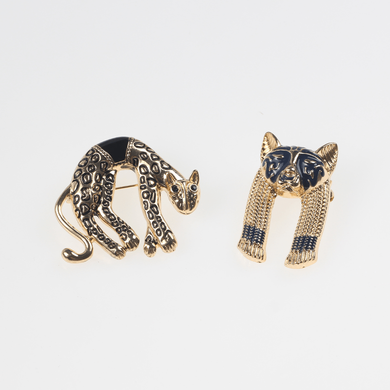 Vintage Baroque Leopard Head Pin Brooch