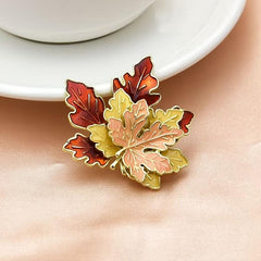 Vintage Maple Leaf Brooch Alloy Oil Dripping Temperament Brooch Dress Maple Leaf