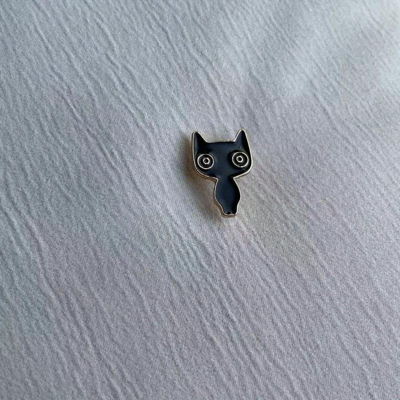Cartoon Big eyed Cat Pin Clothes Bag Access.