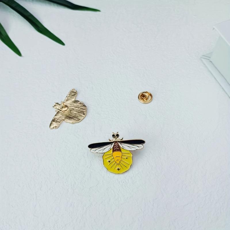 1pc Cartoon Bee Pin Backpack Hat Clothing Decoration Badge