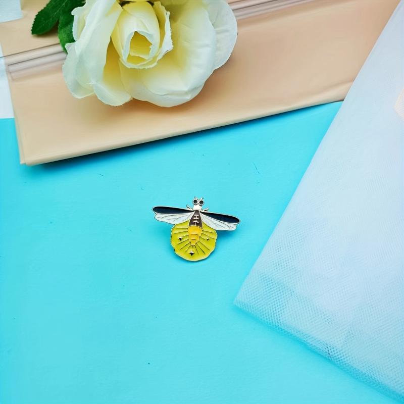 1pc Cartoon Bee Pin Backpack Hat Clothing Decoration Badge