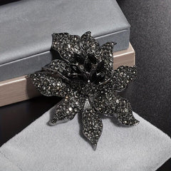 Rhinestone Inlaid Seagrass Brooch Party Banquet Dress Jewelry