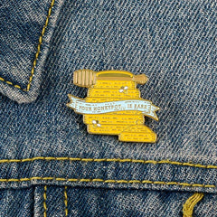Wild Bee Jar Student Brooch For Men Creative Gift For Men