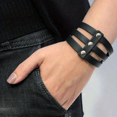 Punk Style Men's Leather Wrist Guard with Rivet Inlay