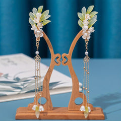 Fairy Tassel Hairpin with Lily Design