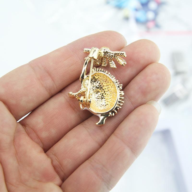 Hedgehog Daisy Brooch Pin Corsage Scarf Clip