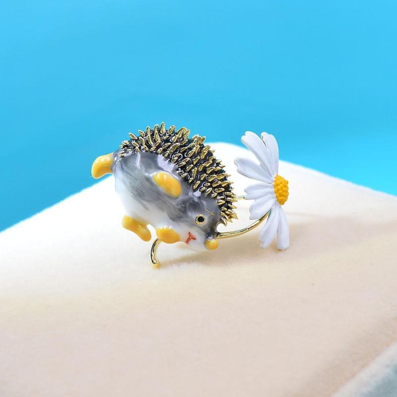 Hedgehog Daisy Brooch Pin Corsage Scarf Clip
