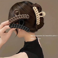 4pcs Sweet Twist Solid Hair Claw Plastic Shark Claw