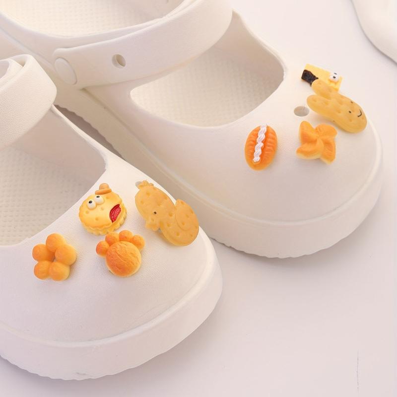 17pcs Simulation Biscuit Shoe Charm Cartoon Food Clogs Buckle