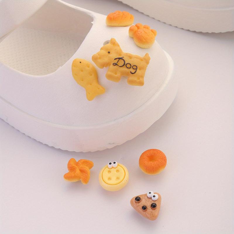 17pcs Simulation Biscuit Shoe Charm Cartoon Food Clogs Buckle