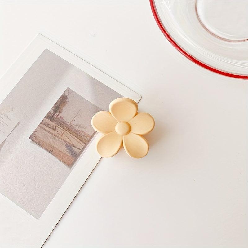 Irregular Petal Hair Claw Clip Retro Frosted Shark Claw Headwear