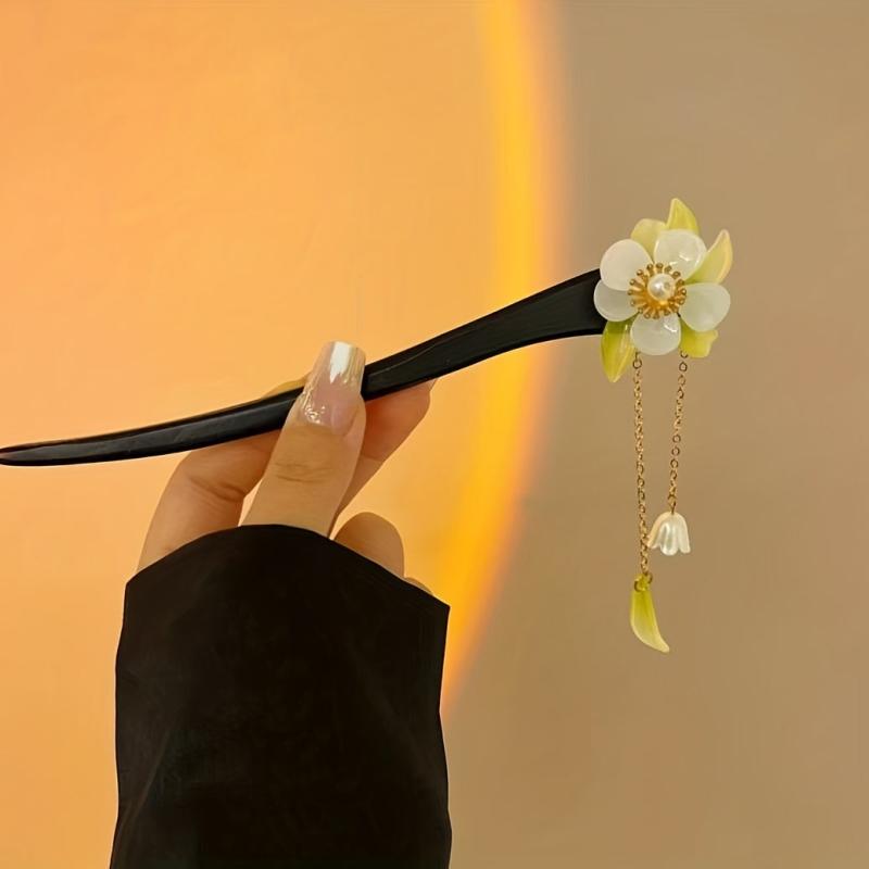 Vintage Chinese Style Wooden Hair Pin with Tassel