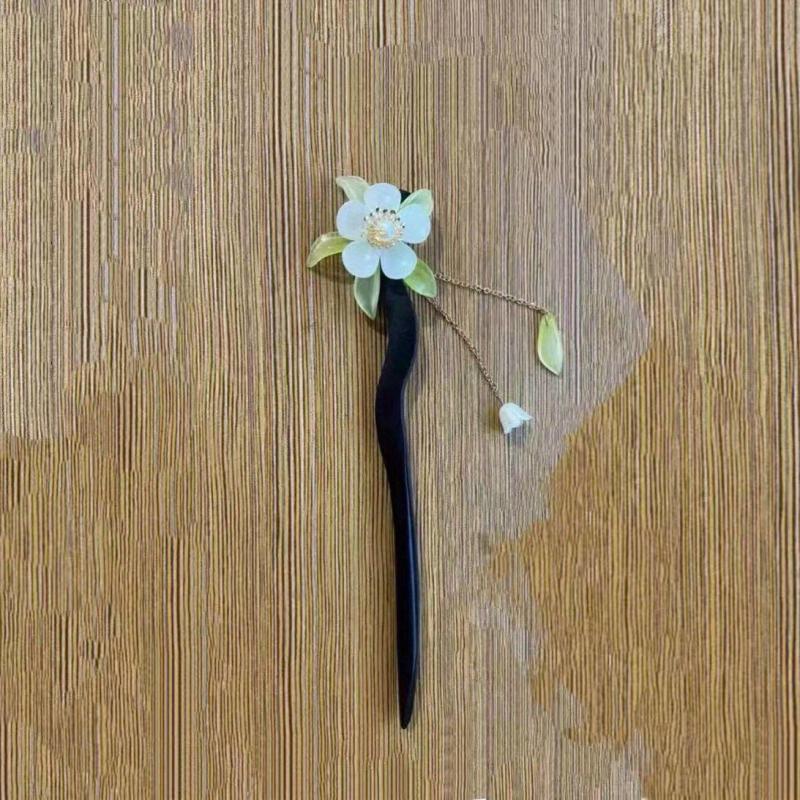 Vintage Chinese Style Wooden Hair Pin with Tassel