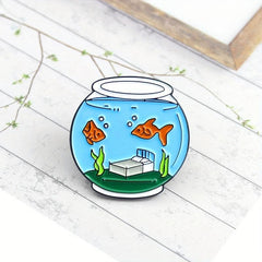 Cartoon Fish Tank Brooch with Seaweed Design