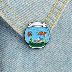 Cartoon Fish Tank Brooch with Seaweed Design