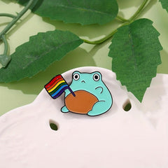 Frog Pattern Brooch with Colorful Flag Electroplating Pin