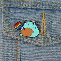 Frog Pattern Brooch with Colorful Flag Electroplating Pin