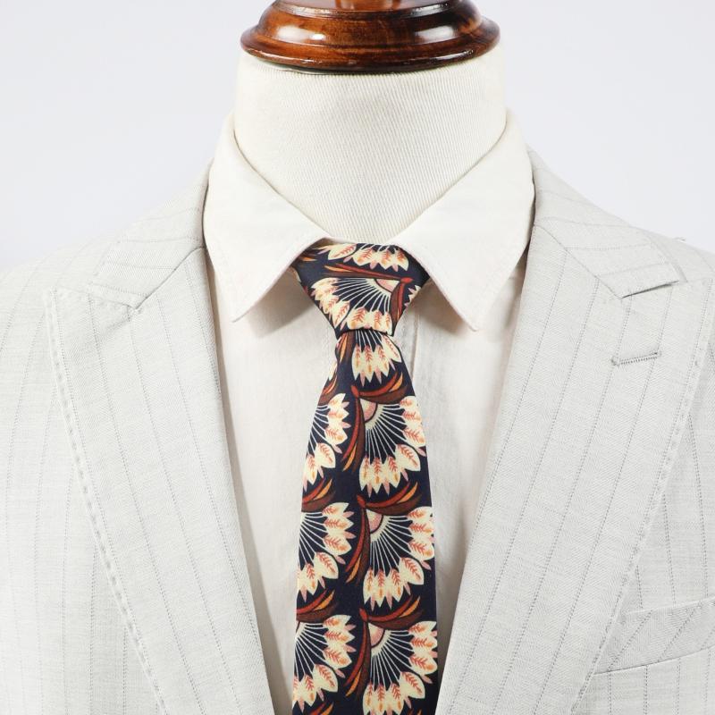 Multicolor Feather Shell Pattern Tie For Men