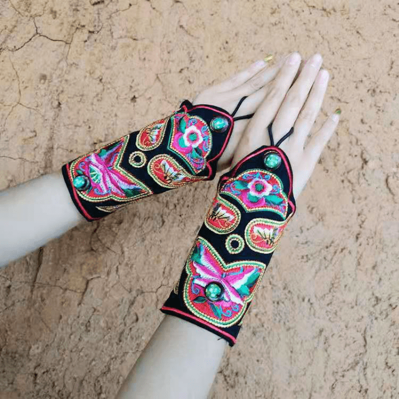Vintage Embroidered Trim Gloves for Outdoor Use