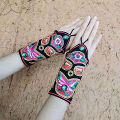 Vintage Embroidered Trim Gloves for Outdoor Use