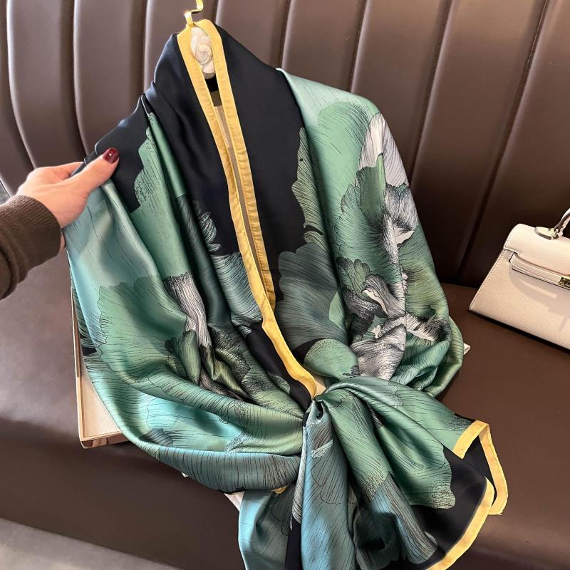 Vintage Green Lotus Print Scarf - Women's Classic Satin Head Wrap