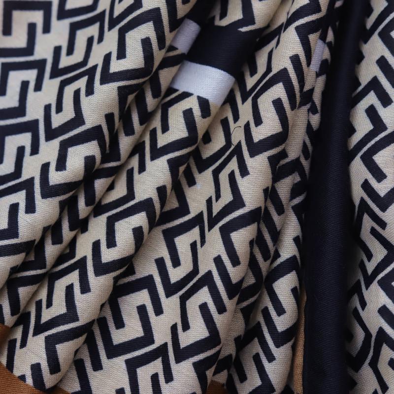 Geometric Print Frayed Edge Casual Shawl