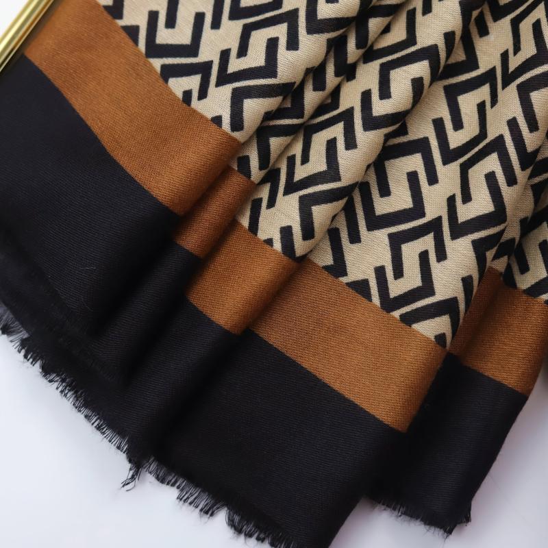 Geometric Print Frayed Edge Casual Shawl