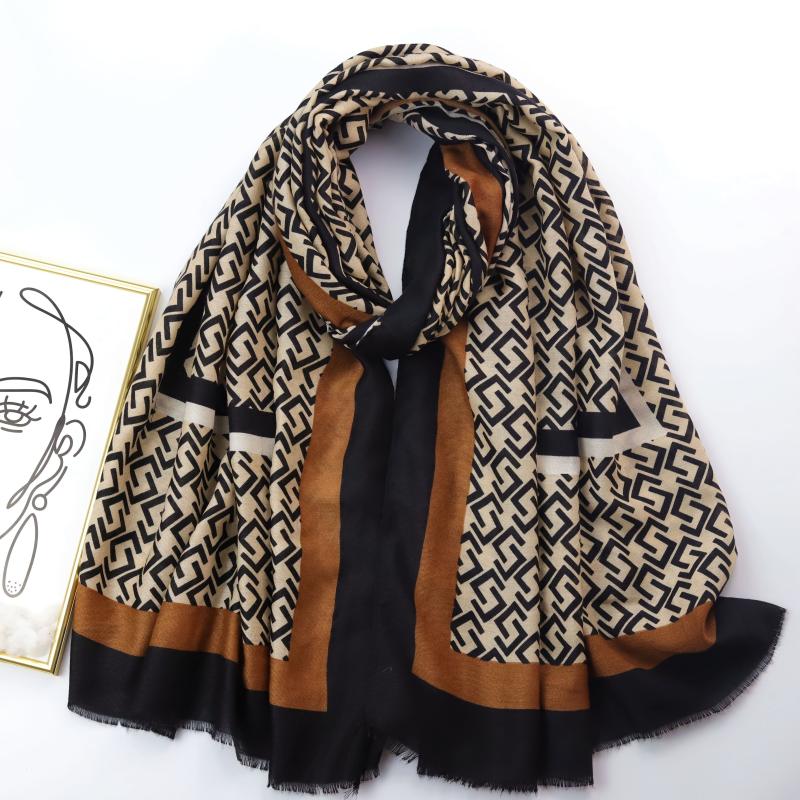 Geometric Print Frayed Edge Casual Shawl