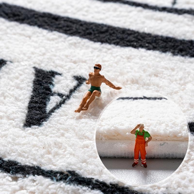 Modern Graphic Bathroom Rug Soft Absorbent Bath Mat