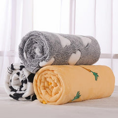 Soft and Warm Pet Blanket for Dogs and Cats - Cozy Indoor Blanket