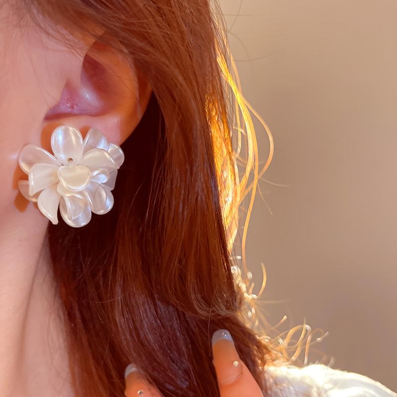 Elegant Petal Earrings for a Stylish Look