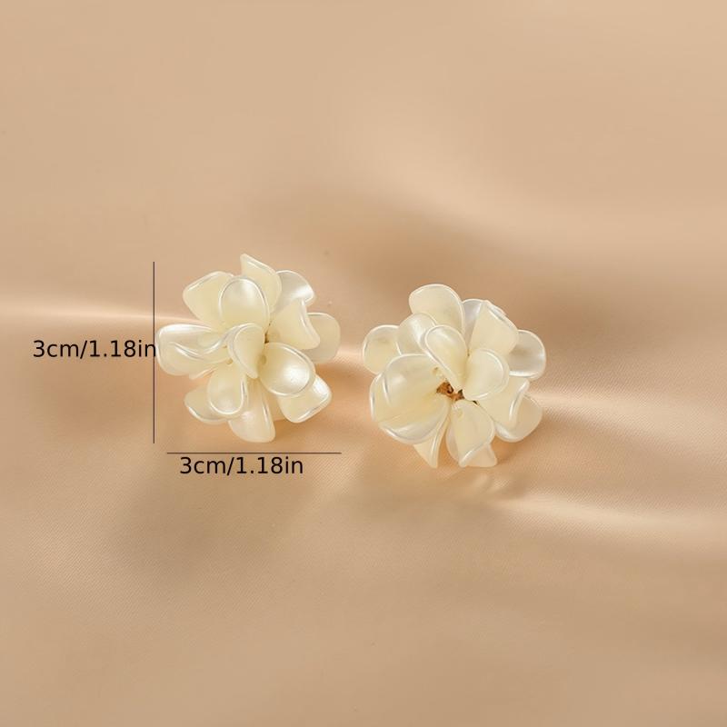 Elegant Petal Earrings for a Stylish Look