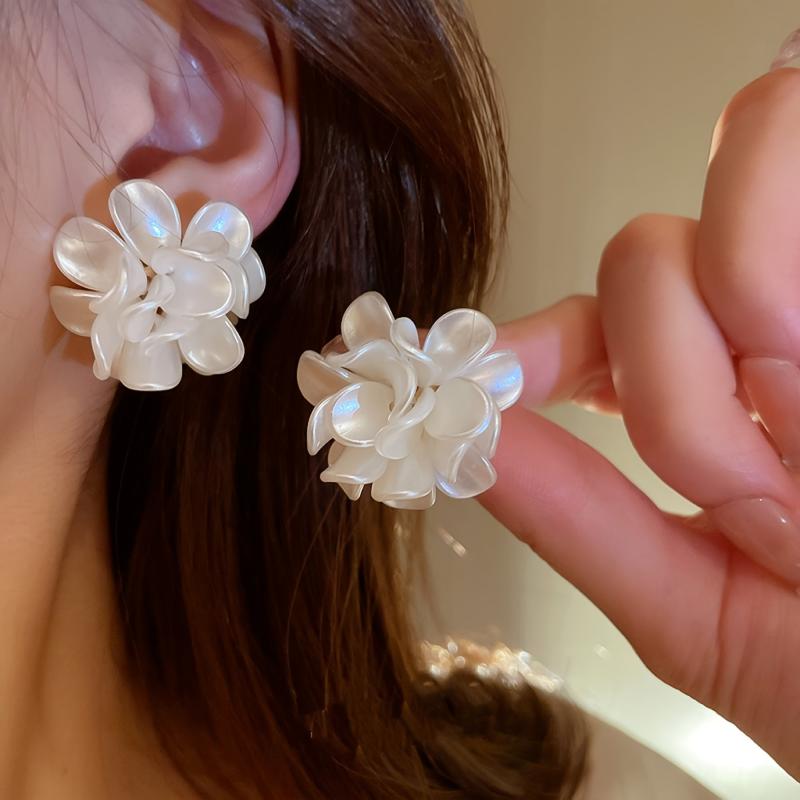 Elegant Petal Earrings for a Stylish Look