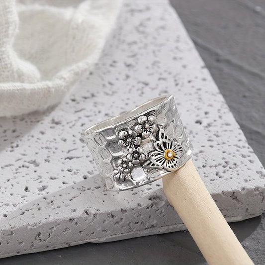 Vintage Butterfly Carved Stone Ring - Golden Party Jewelry