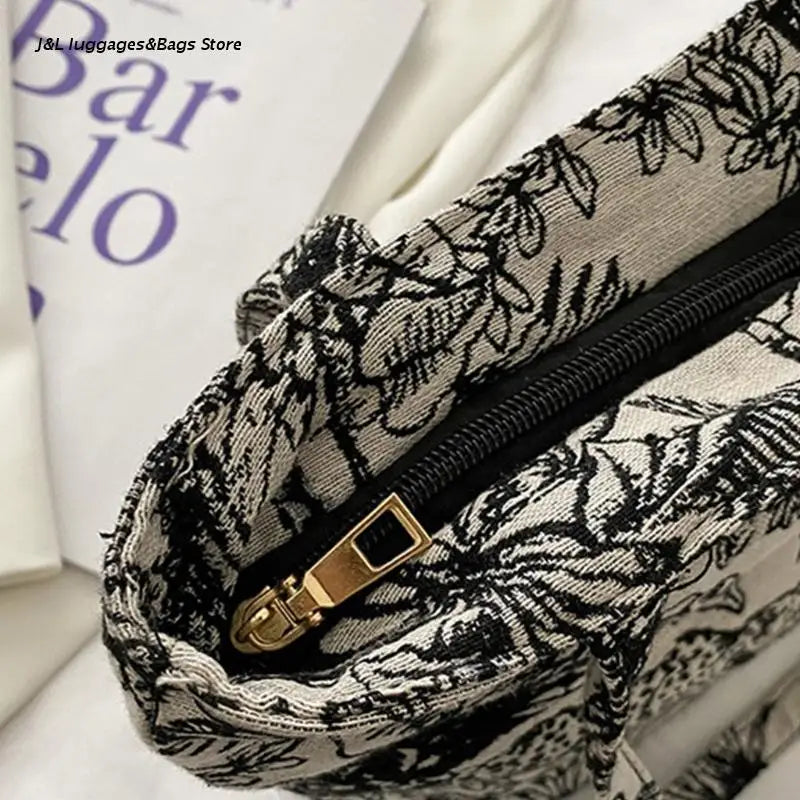 Embroidery Pattern Clutch Canvas Shoulder Bag