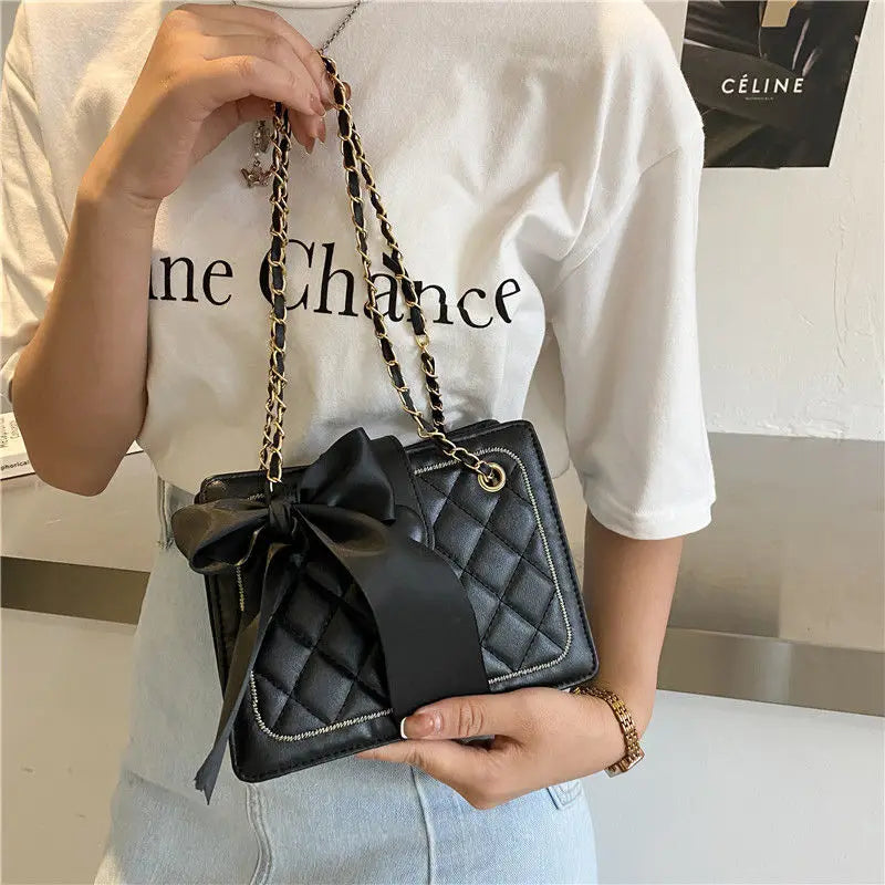 Women's Rhombic Chain Crossbody Bag Solid PU Leather Underarm Bag