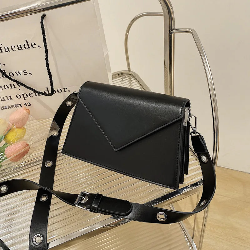 Famous Shoulder Messenger Bags Triangle Cover Women Purse and Handbags