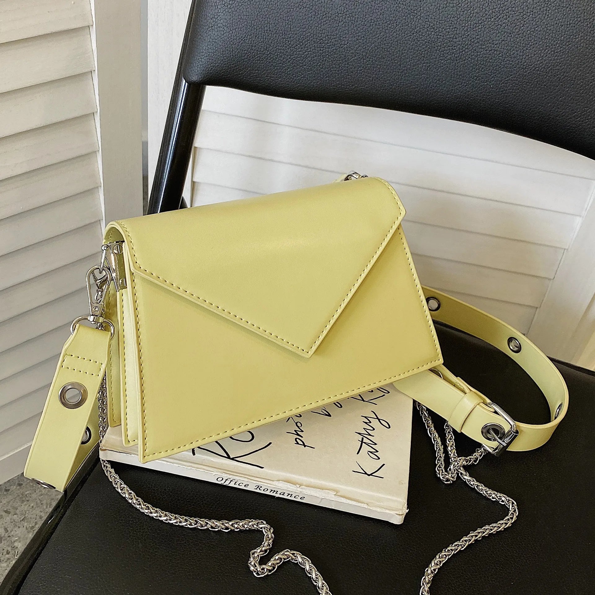 Famous Shoulder Messenger Bags Triangle Cover Women Purse and Handbags