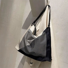 Classic Messenger Bag Women's Postman Bag Waterproof Schoolbag B067