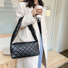 Flap Space Padded Shoulder Bags Quilted Padding Blown bag Large Capacity