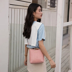 Crocodile PU Leather Women Messenger Bag - Handbag