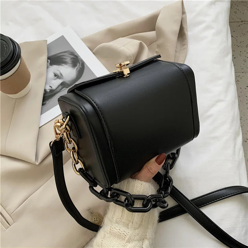 Solid Box Buckle Shoulder Bag Chain Bag Large-Capacity Messenger Bag