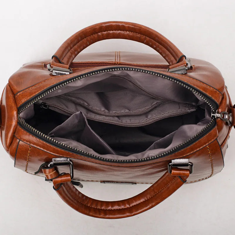 Retro Large Capacity Rivets Messenger Shoulder Bag