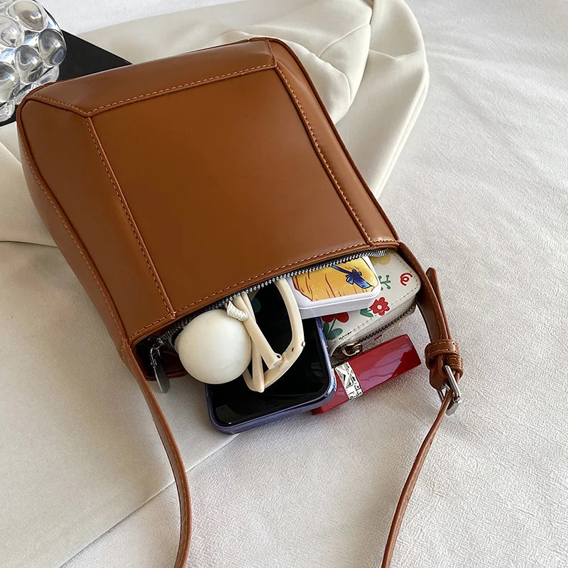 Women Red Shoulder Bag Leather Handbags Casual Big Tote Female Bucket Bag