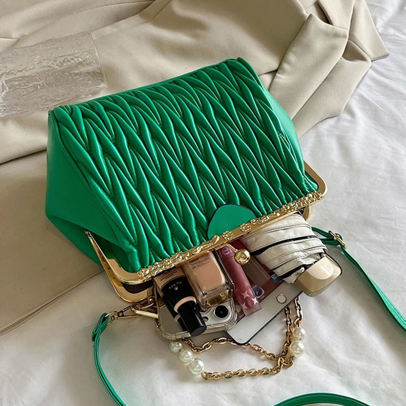 Chain Kiss Lock Shell Crossbody Bags