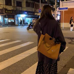 Women's Retro Large-Capacity Handbag - Commuter Wind Bag