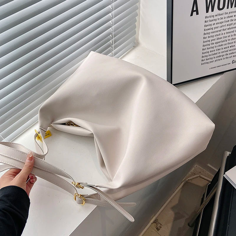 Fashionable Shoulder Bags with Big Pockets for Women