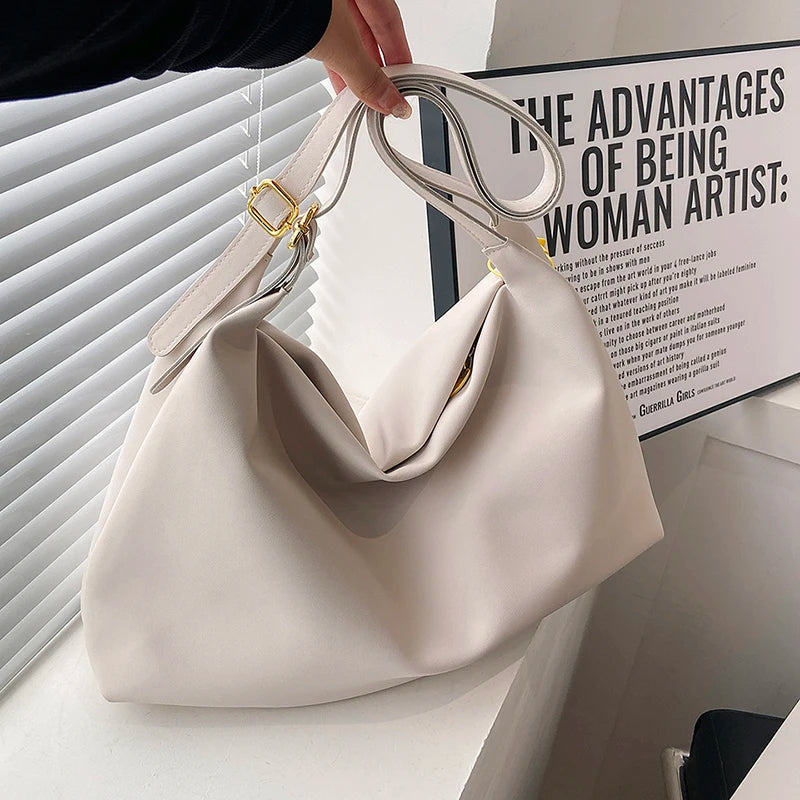 Fashionable Shoulder Bags with Big Pockets for Women