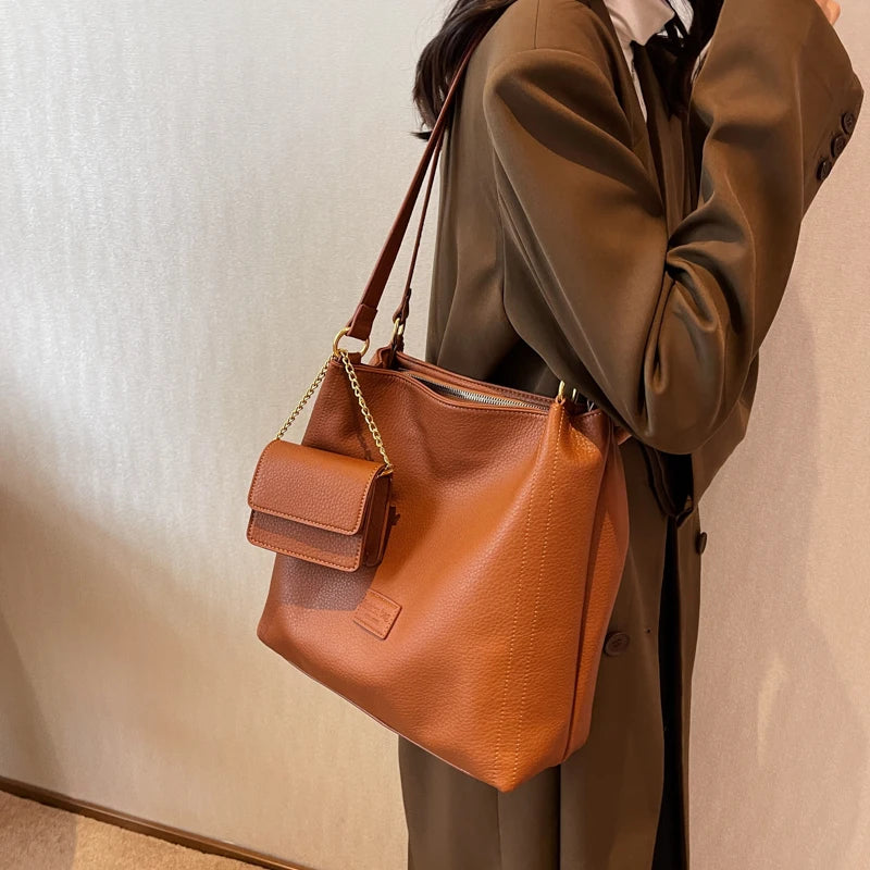 Fashionable Shoulder Bags Soft Adjustable Strap Big Pockets PU Leather